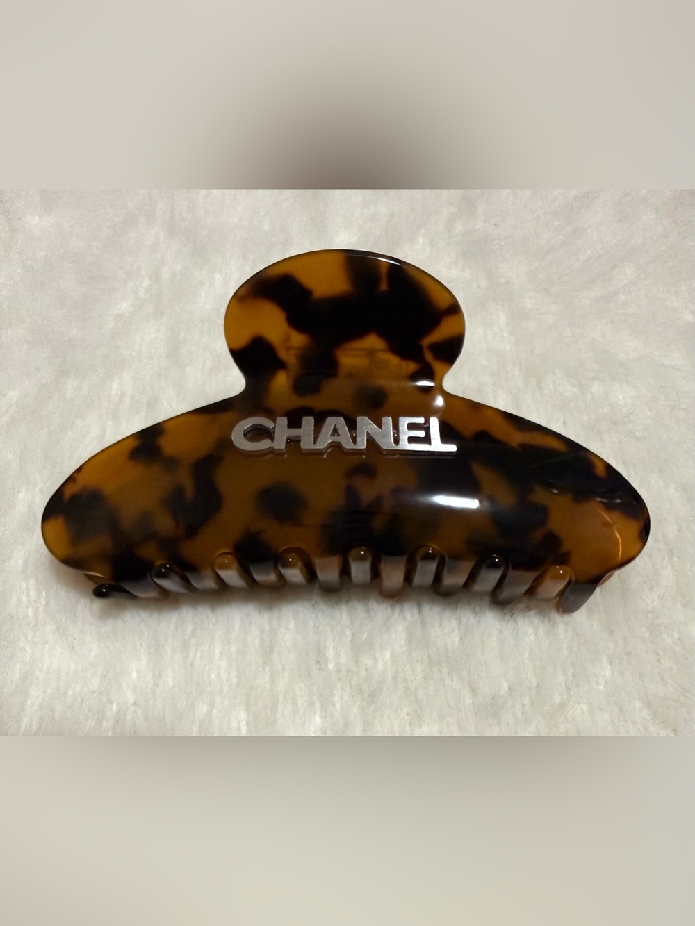 Elegant Tortoiseshell Hair Claw - Brown and Black